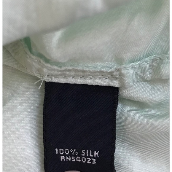 Banana Republic Women’s Mint Green Ruffled Front Silk Top Size Medium - Picture 7 of 8